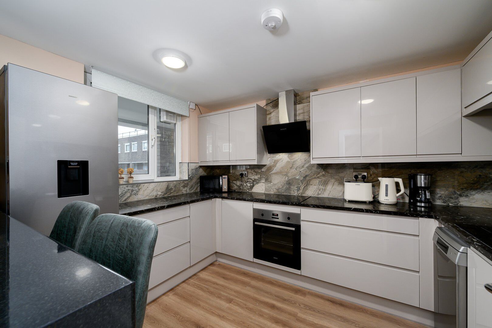 雪櫃、微波爐、焗爐、洗碗機