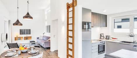 Kjøleskap, mikrobølgeovn, ovn og oppvaskmaskin