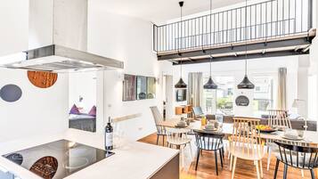 Réfrigérateur, micro-ondes, four, lave-vaisselle