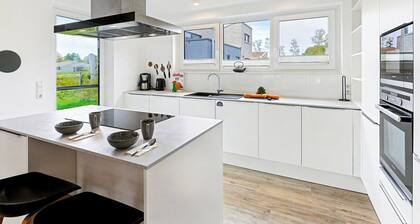 Seeufer Lodge by Interhome