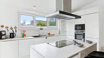 Fridge, microwave, oven, dishwasher