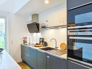 Refrigerador, microondas, horno y lavavajillas 