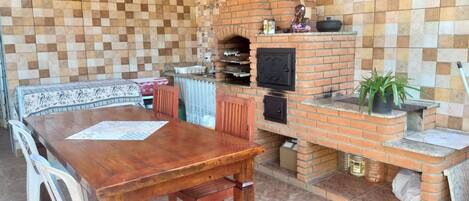 تناول الطعام بالخارج