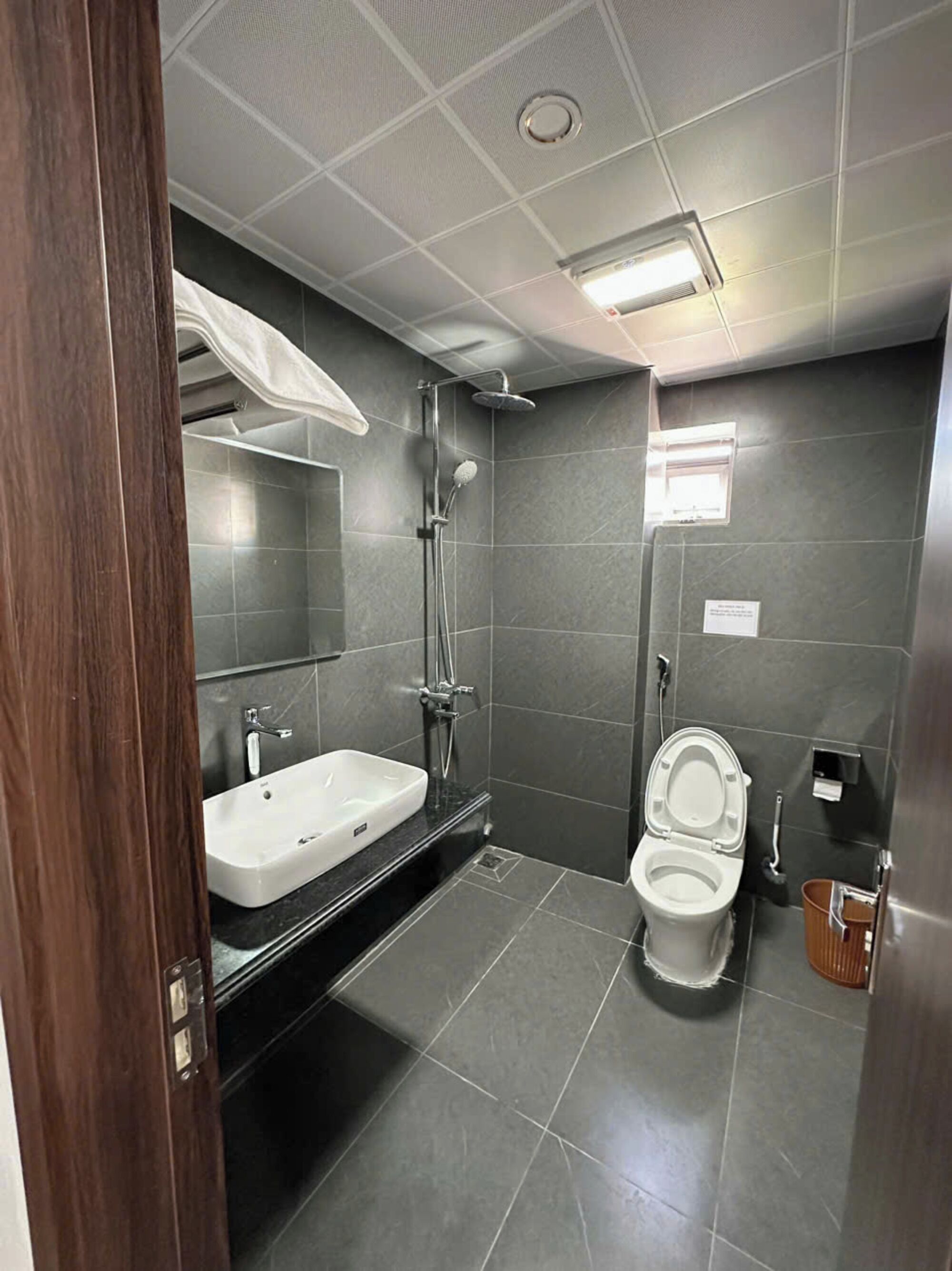 Shower, pancuran hujan,  dan perlengkapan mandi desainer