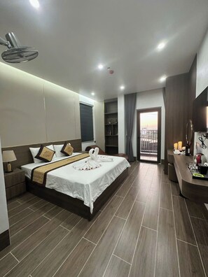 ห้องสแตนดาร์ดดับเบิล, ระเบียง | โต๊ะทำงาน, ผ้าม่านกันแสง, ห้องเก็บเสียง, Wi-Fi ฟรี