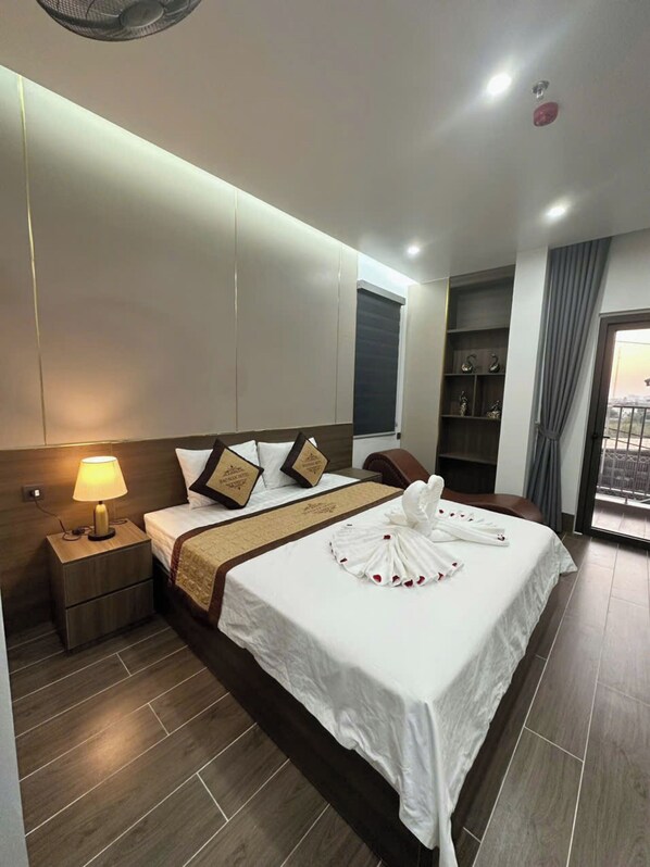 Kamar Double Standar, balkon | Meja kerja, tirai kedap cahaya, kedap suara, dan Wi-Fi gratis