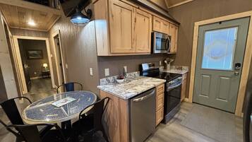 Cookware/dishes/utensils