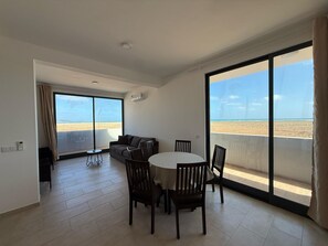 Căn hộ, 3 phòng ngủ, ban công, quang cảnh biển | Phòng ăn