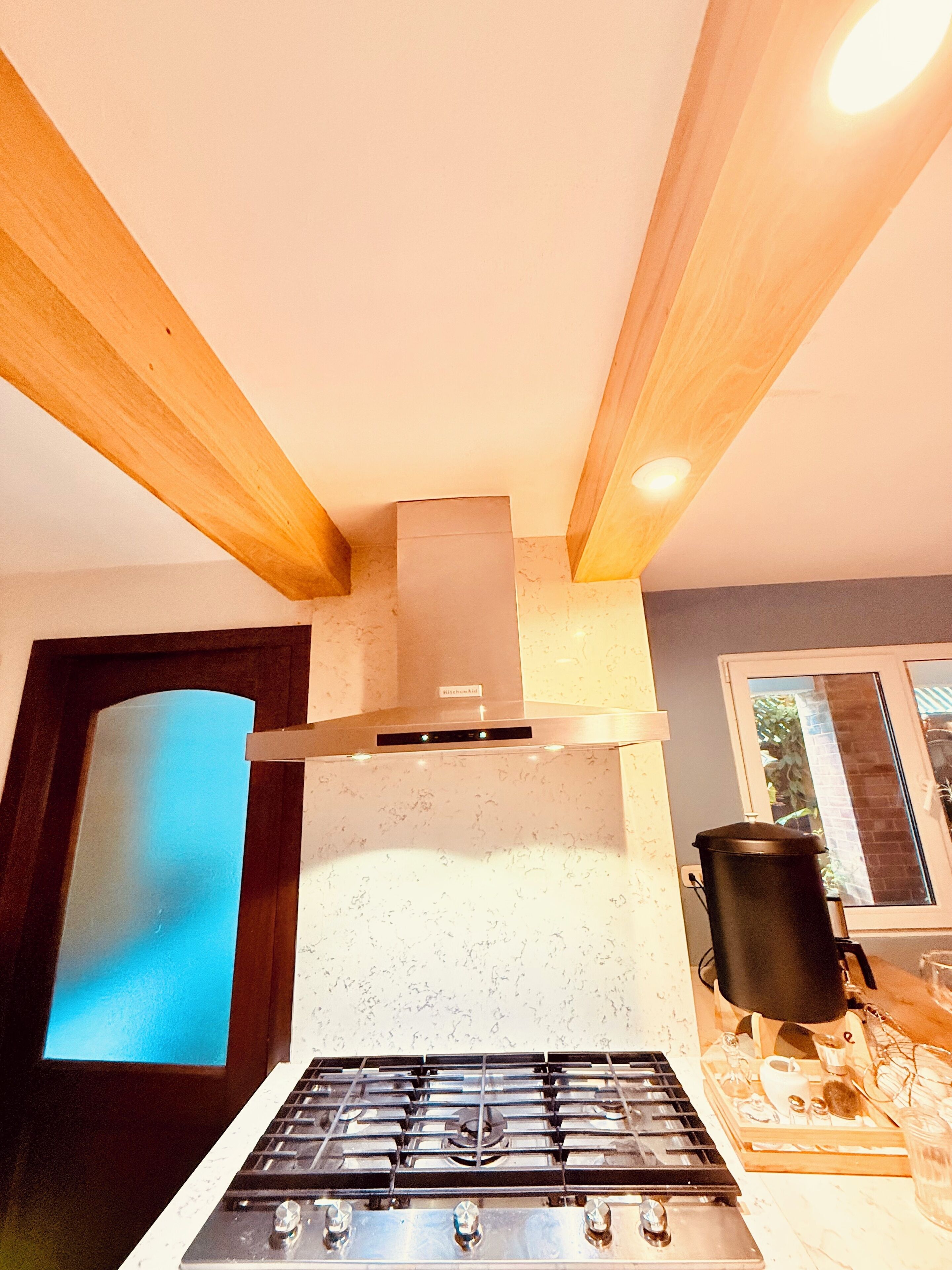 Micro-ondes, four, plaque de cuisson