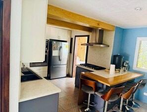 Micro-ondes, four, plaque de cuisson