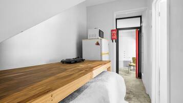 Junior Apartment, Courtyard View | Private kitchen