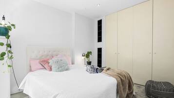 Junior Apartment, Courtyard View