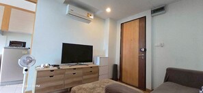 Smart TV - Free wifi  / Full kitchen :⁠-⁠D Center of city town. (Wichit Subdistrict)