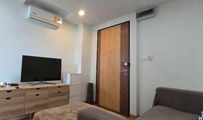 Smart TV - Free wifi  / Full kitchen :⁠-⁠D Center of city town. (Wichit Subdistrict)