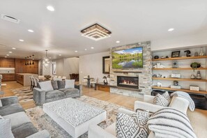 TV, fireplace, computer monitors - New to Rental · Luxury Main Street Townhome · Hot Tub (Park City)