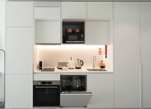 Frigorifero, microonde, forno, lavastoviglie