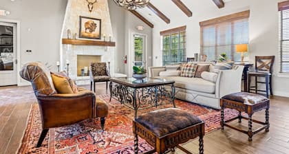 Spacious Escape | 3BR2BA | Pool, Gym, Lounge, Park