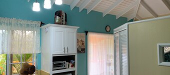 Charming 1-bedroom bed & breakfast in welcoming Monchy with AC