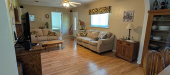 Adorable 2-bedroom house with AC in New Smyrna Beach