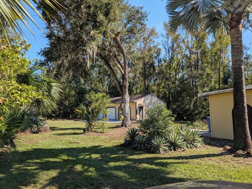 Adorable 2-bedroom house with AC in New Smyrna Beach
