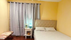 A bedroom with a bed, a bedside table with a lamp, a small shelf with a toy, and a bench. - Serene cottage with AC in Milpitas - 2 bedrooms available (Milpitas)