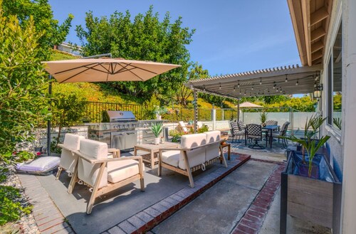 Serene Lake Mission Viejo Pool Home w/h Barbecue-Spaciously Sleeps 12