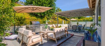 Serene Lake Mission Viejo Pool Home w/h Barbecue-Spaciously Sleeps 12