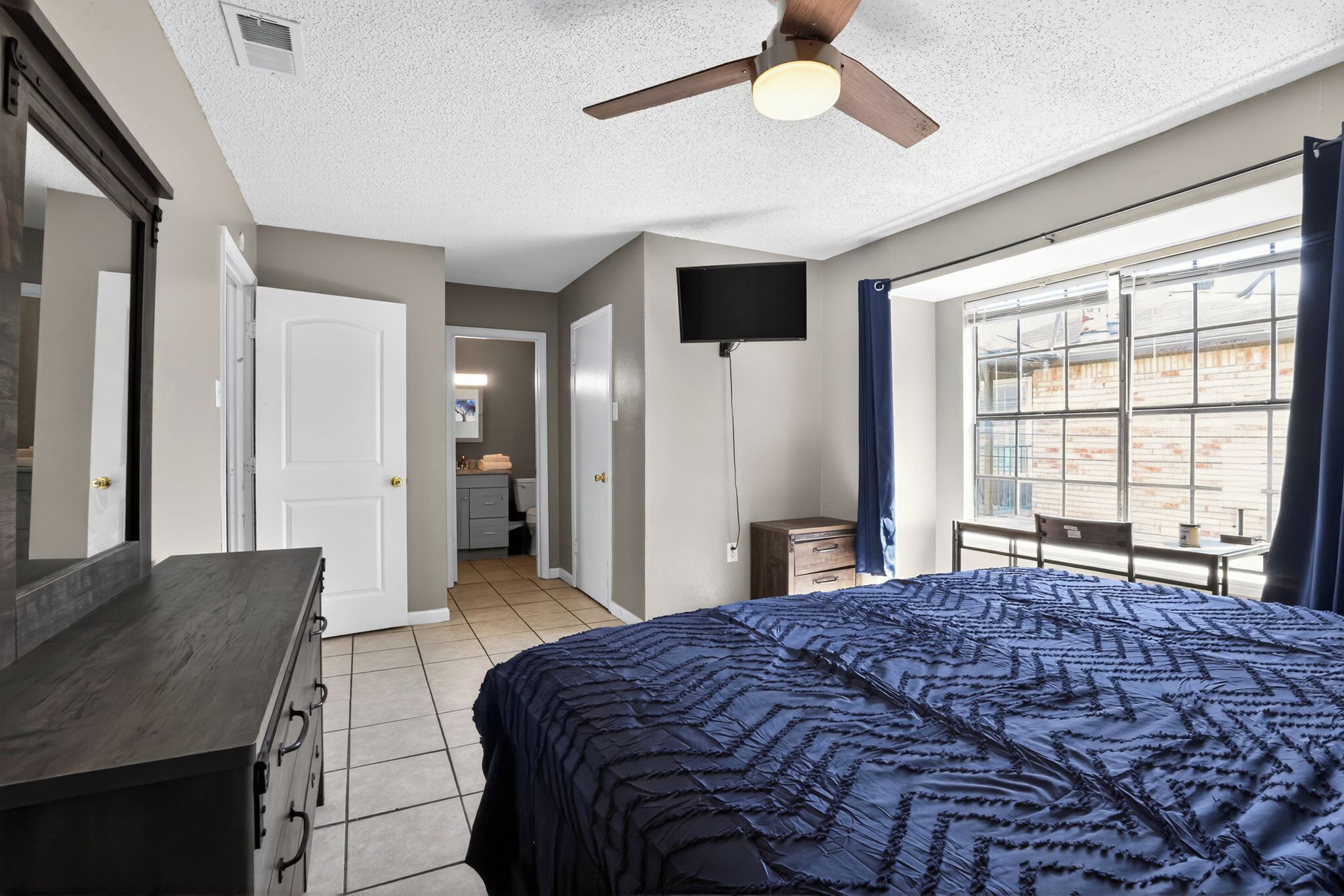 Iron/ironing board, free WiFi, bed sheets