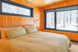 4 bedrooms, desk, iron/ironing board, WiFi - Ursa Minor – Spacious 4BR Retreat near Mazama (Winthrop)