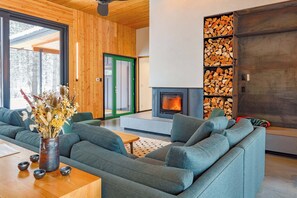 Interior - Ursa Minor – Spacious 4BR Retreat near Mazama (Winthrop)