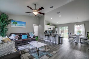 Smart TV - Family-friendly vacation rental with everything needed for a great stay. (Dunnellon)