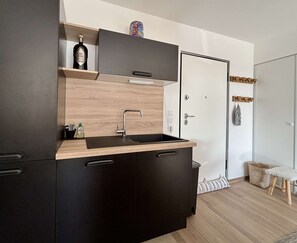 Kühlschrank, Mikrowelle, Ofen, Geschirrspüler