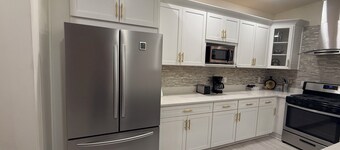 Cozy 1-bedroom in a well ventilated and stylish basement.