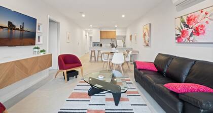 Stylish 2-bed Townhouse With Balcony