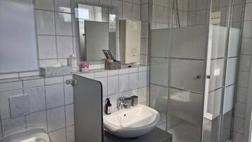 Handtücher, Seife, Toilettenpapier