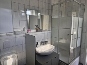 Handtücher, Seife, Toilettenpapier