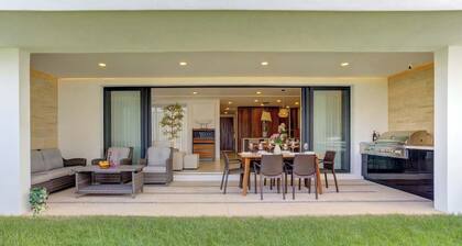 Vista Natura: Luxury Home Near the Beach