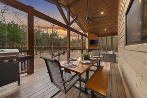 Outdoor dining - Gracewood Creek - Luxury Cabin, New Heated Pool (Broken Bow)