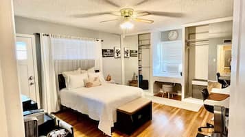 4 Schlafzimmer, Zimmersafe, Schreibtisch, Bügeleisen/Bügelbrett