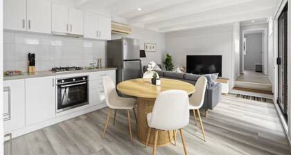 2-bed Rosebud Apartment With BBQ & Garden