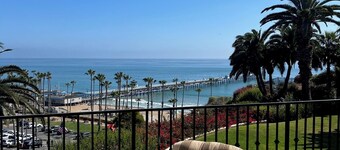 Beautiful unobstructive, ocean views and pier. 3-bedroom condo in San Clemente