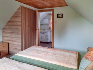 1 bedroom, iron/ironing board, internet
