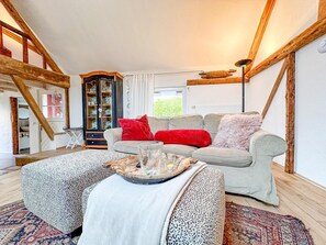 TV - Cosy flat centrally located in the Eifel region (Roes)