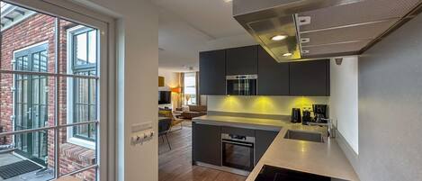 Kühlschrank, Mikrowelle, Ofen, Herdplatte