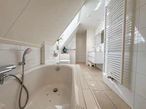 Douche, sèche-cheveux