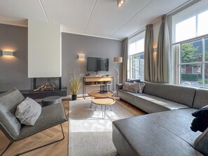 TV - Luxury detached wellness villa near the sea (Colijnsplaat)