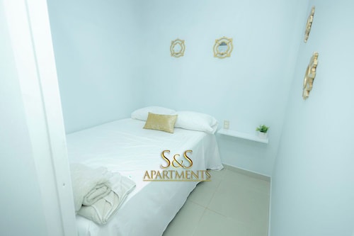 S&S APARTMENT #1 .3 MTS FROM FERRY