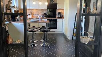 Køleskab, ovn, kogeplade, opvaskemaskine