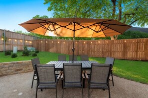 تناول الطعام بالخارج