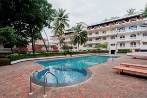 حمّام سباحة خارجي